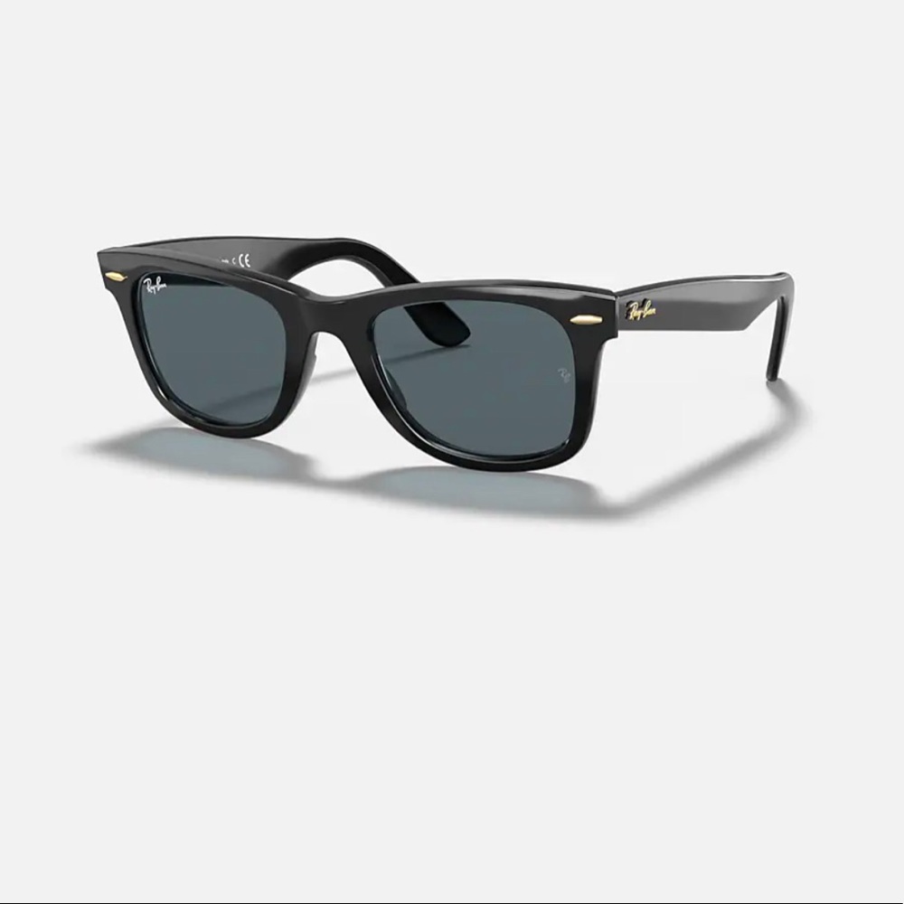 AUTHENTIC brand new/ never worn original classic wayfarer ray bans